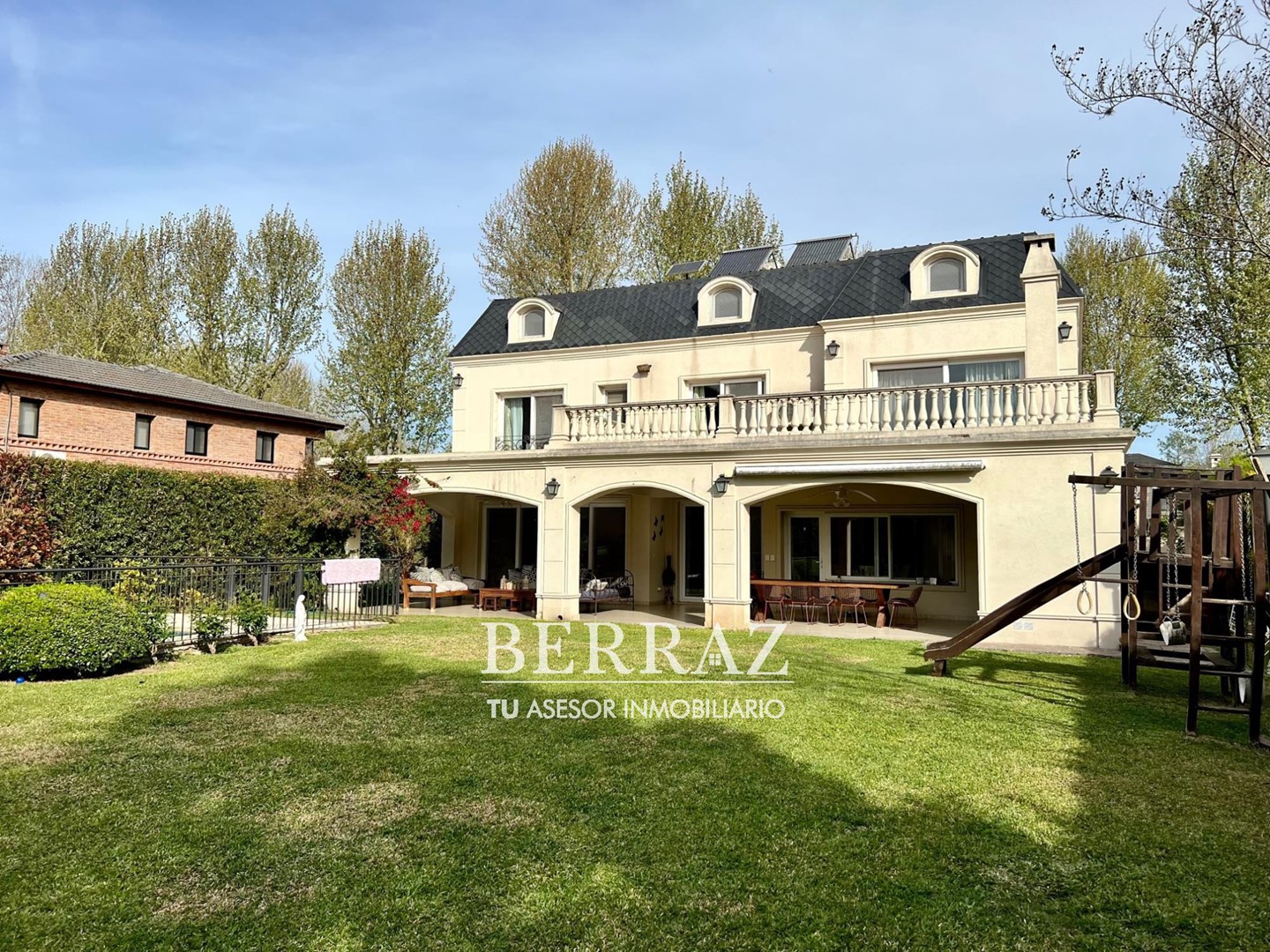 Casa Venta 8 ambientes en Ayres de Pilar lote de 1070 m2