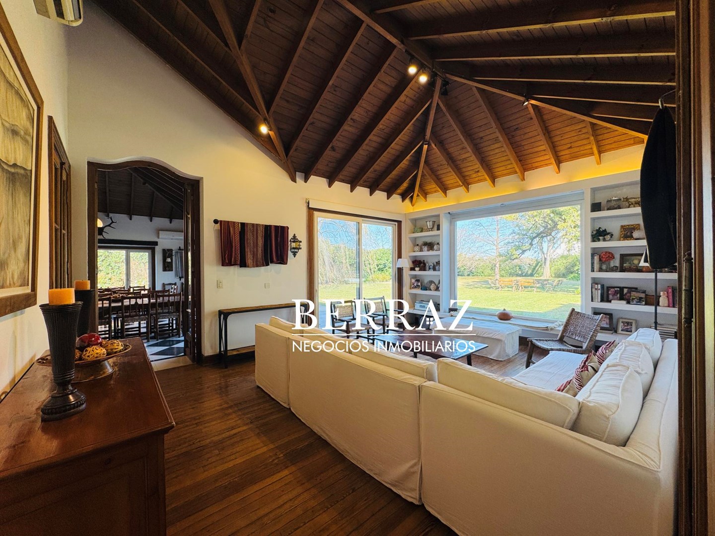 Casa Venta 6 Dormitorios Ayres de Pilar Lote de 1826 m2 Pilar