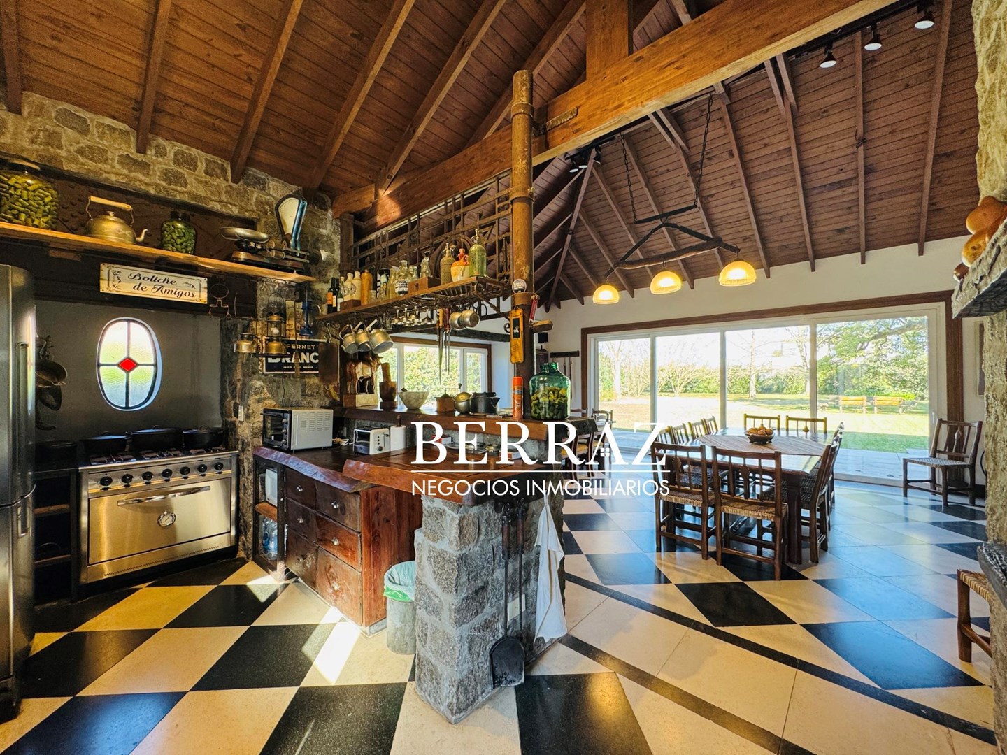 Casa Venta 6 Dormitorios Ayres de Pilar Lote de 1826 m2 Pilar