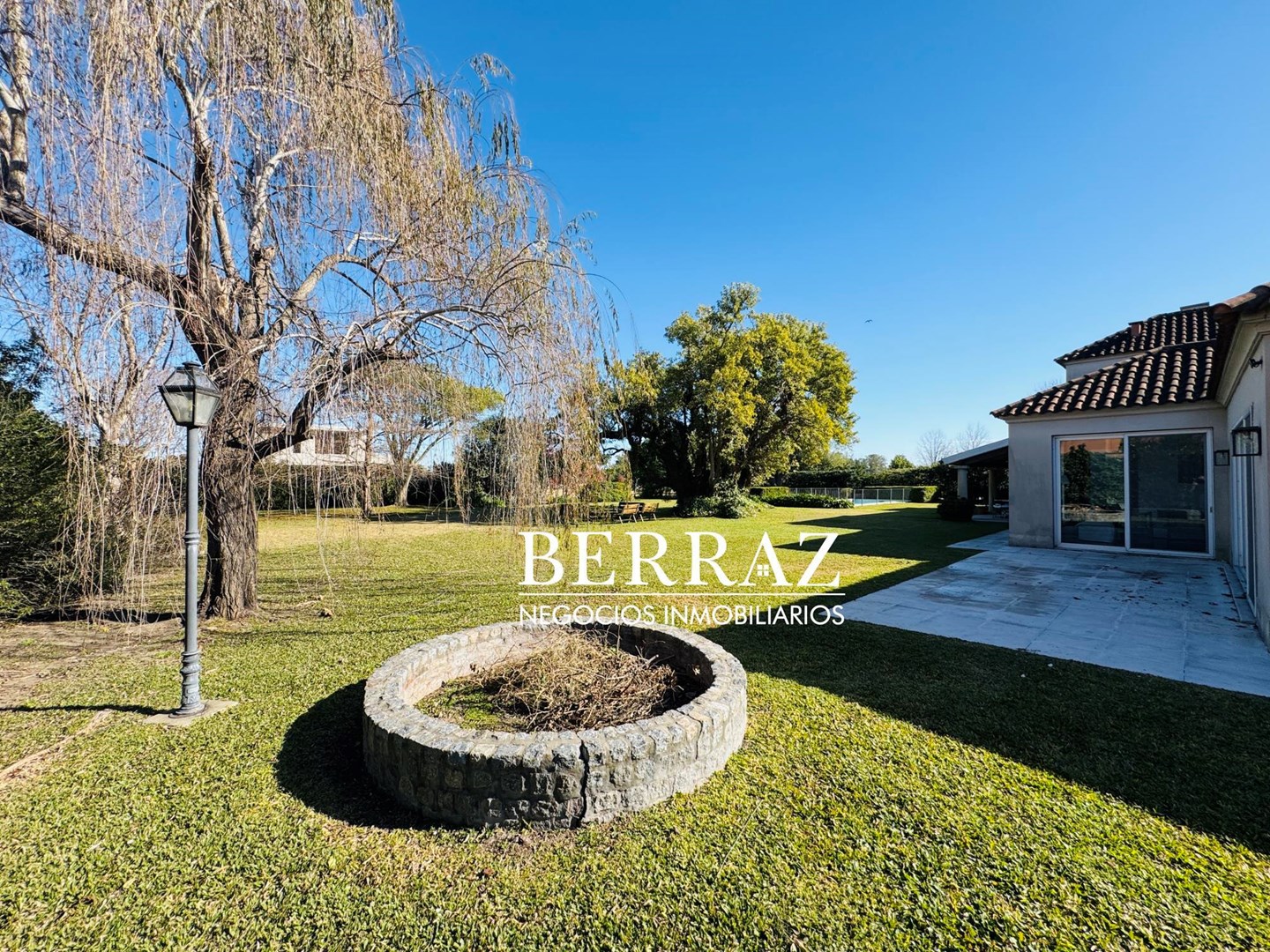 Casa Venta 6 Dormitorios Ayres de Pilar Lote de 1826 m2 Pilar