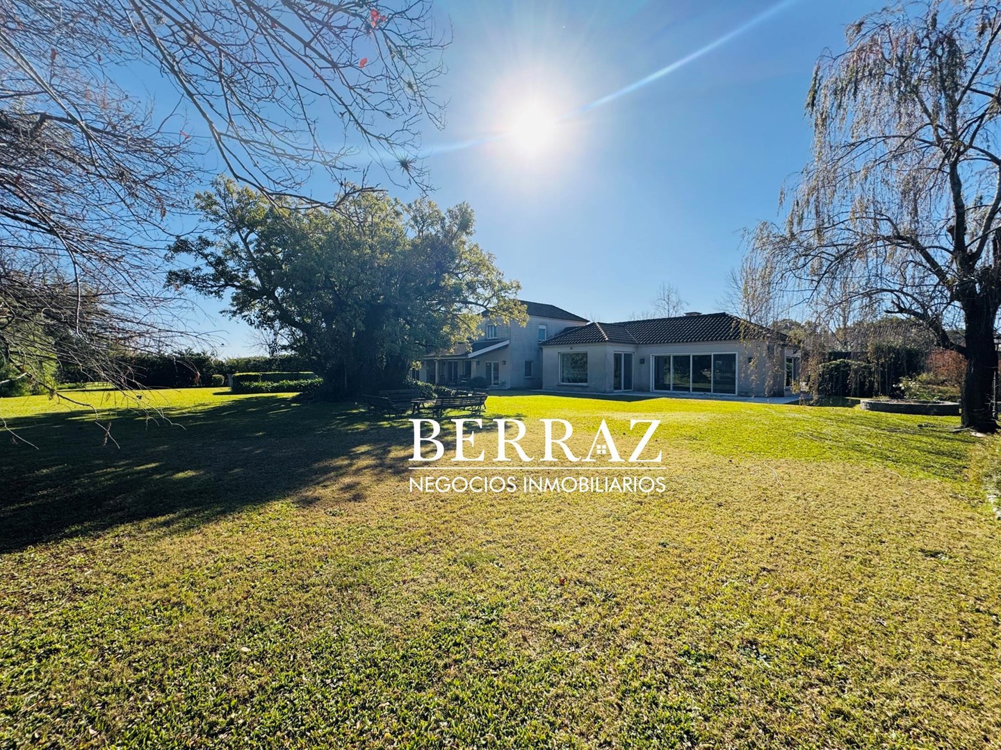 Casa Venta 6 Dormitorios Ayres de Pilar Lote de 1826 m2 Pilar