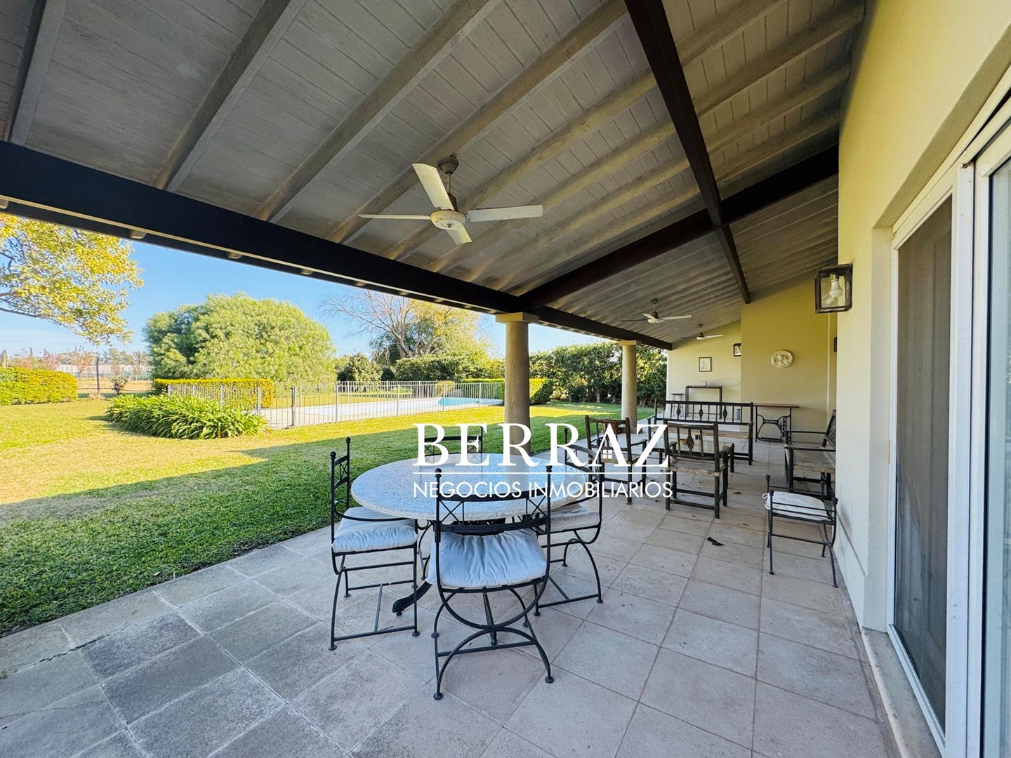 Casa Venta 6 Dormitorios Ayres de Pilar Lote de 1826 m2 Pilar