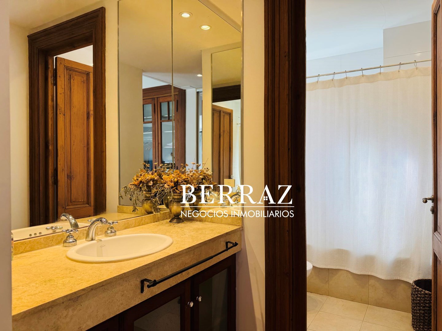 Casa Venta 6 Dormitorios Ayres de Pilar Lote de 1826 m2 Pilar