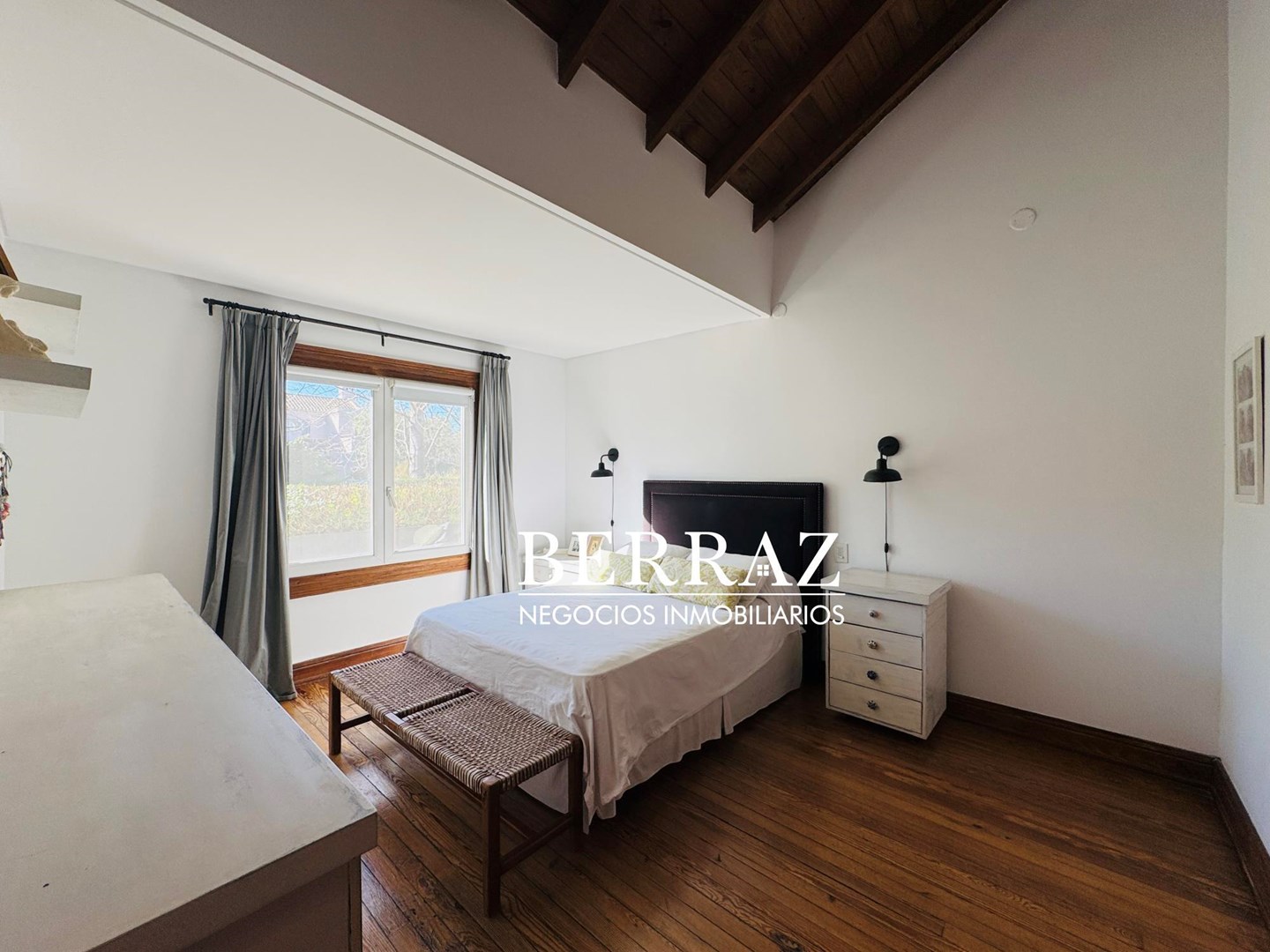 Casa Venta 6 Dormitorios Ayres de Pilar Lote de 1826 m2 Pilar