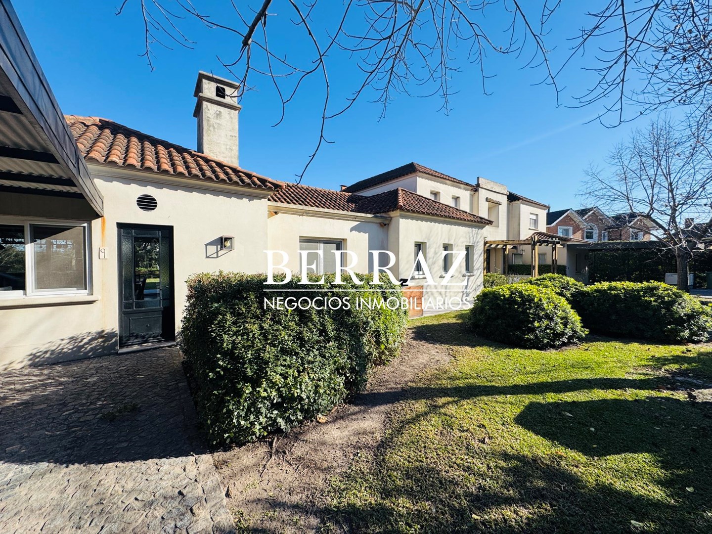 Casa Venta 6 Dormitorios Ayres de Pilar Lote de 1826 m2 Pilar