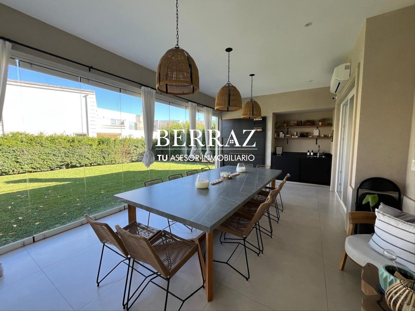 Casa Venta 5 Dormitorios Barrio Ayres Plaza Lote de 623 m2 Pilar