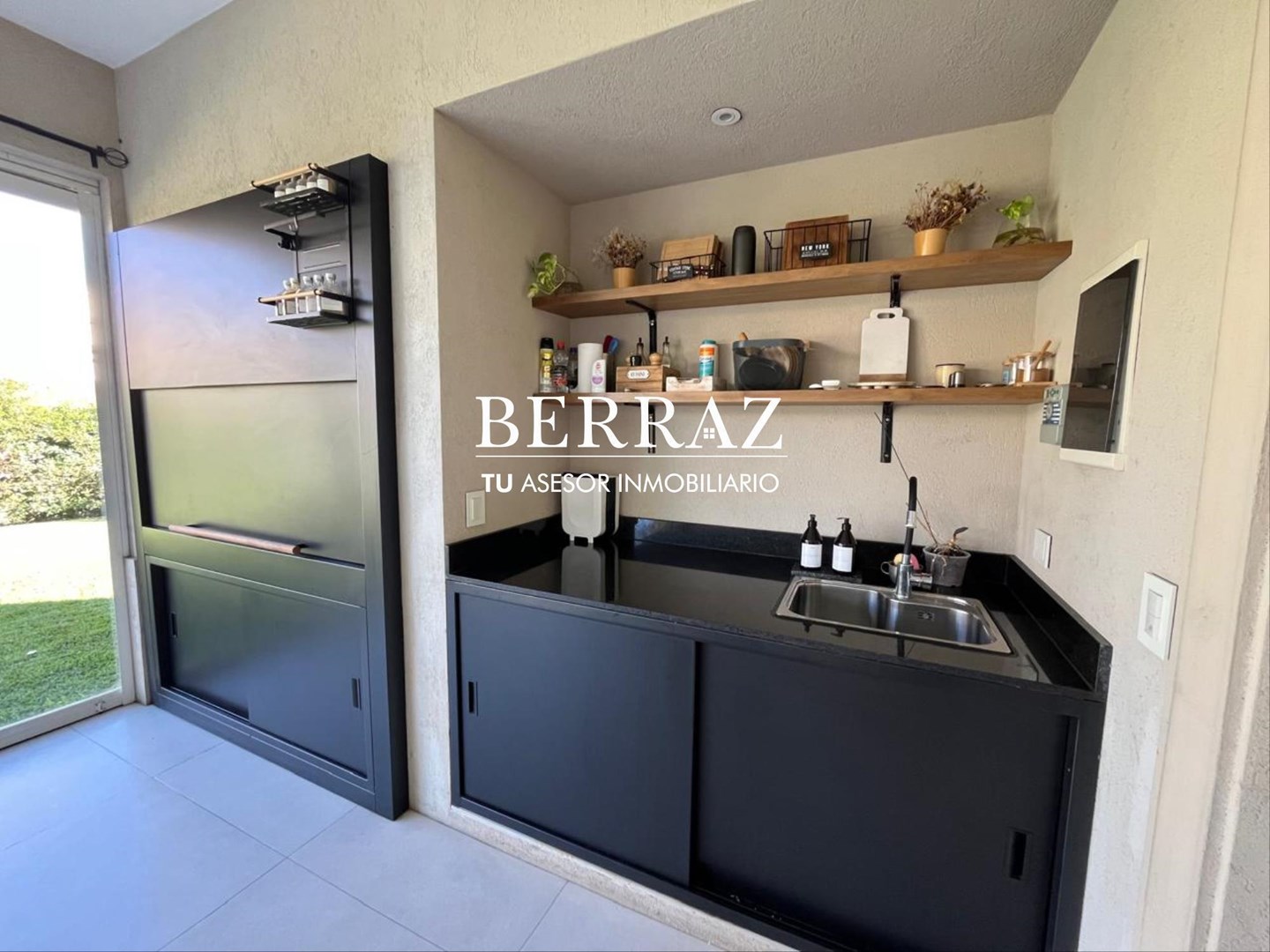 Casa Venta 5 Dormitorios Barrio Ayres Plaza Lote de 623 m2 Pilar