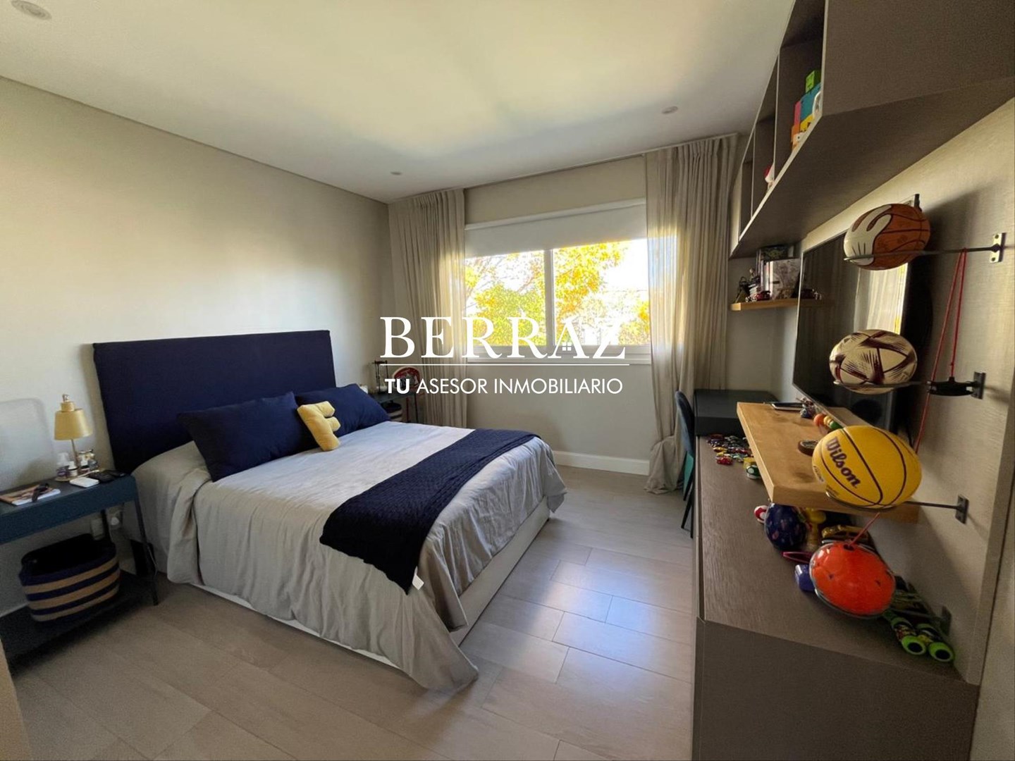 Casa Venta 5 Dormitorios Barrio Ayres Plaza Lote de 623 m2 Pilar