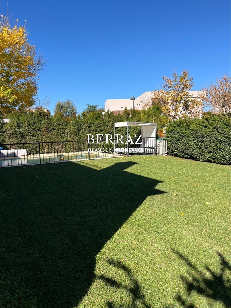 Casa Venta 5 Dormitorios Barrio Ayres Plaza Lote de 623 m2 Pilar