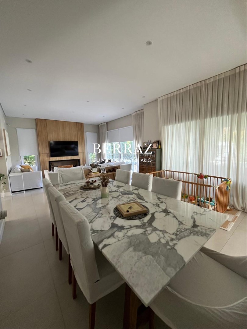 Casa Venta 5 Dormitorios Barrio Ayres Plaza Lote de 623 m2 Pilar