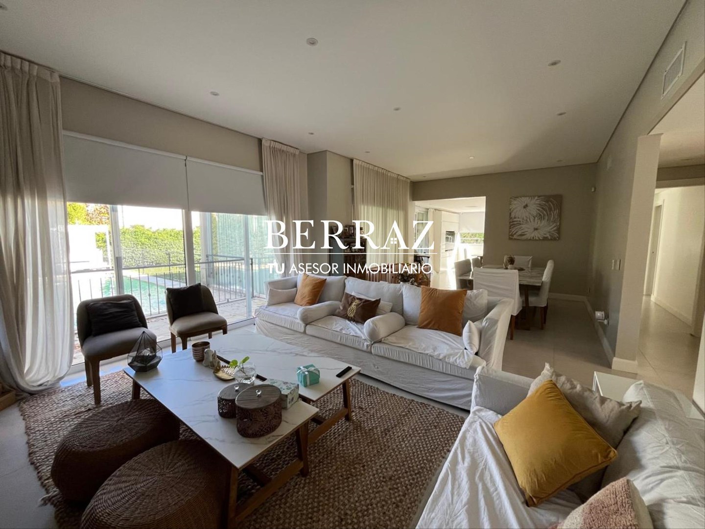 Casa Venta 5 Dormitorios Barrio Ayres Plaza Lote de 623 m2 Pilar