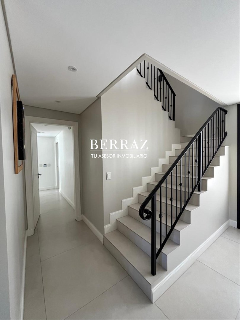 Casa Venta 5 Dormitorios Barrio Ayres Plaza Lote de 623 m2 Pilar