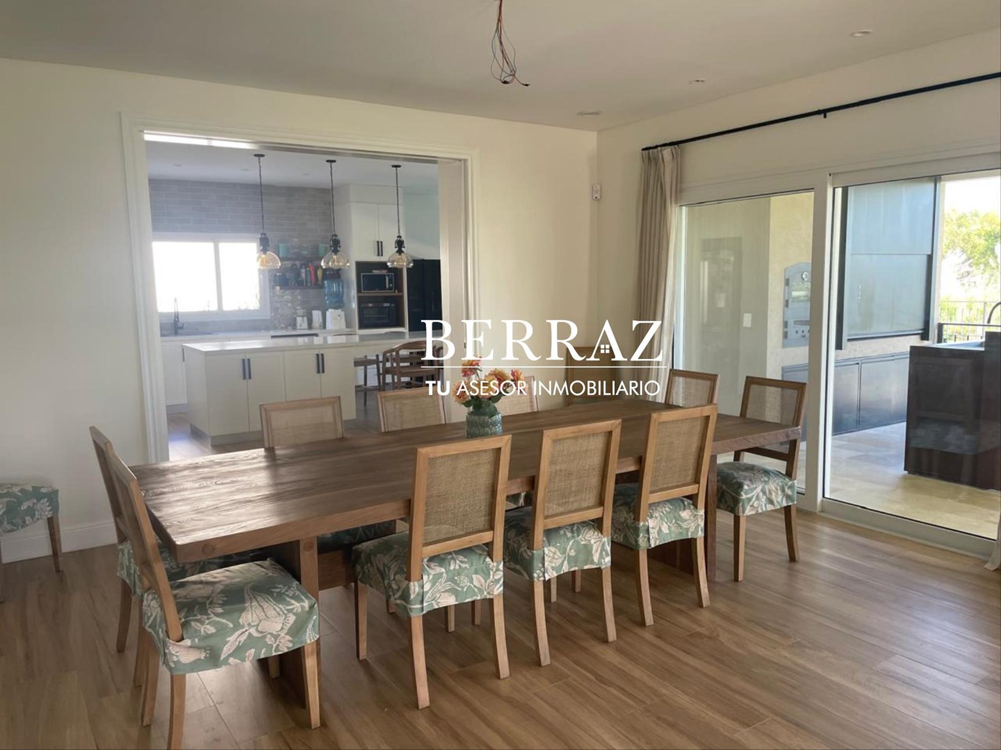 Casa Venta 5 Dormitorios Barrio La Calesa Lote de 1046 m2 Pilara Pilar