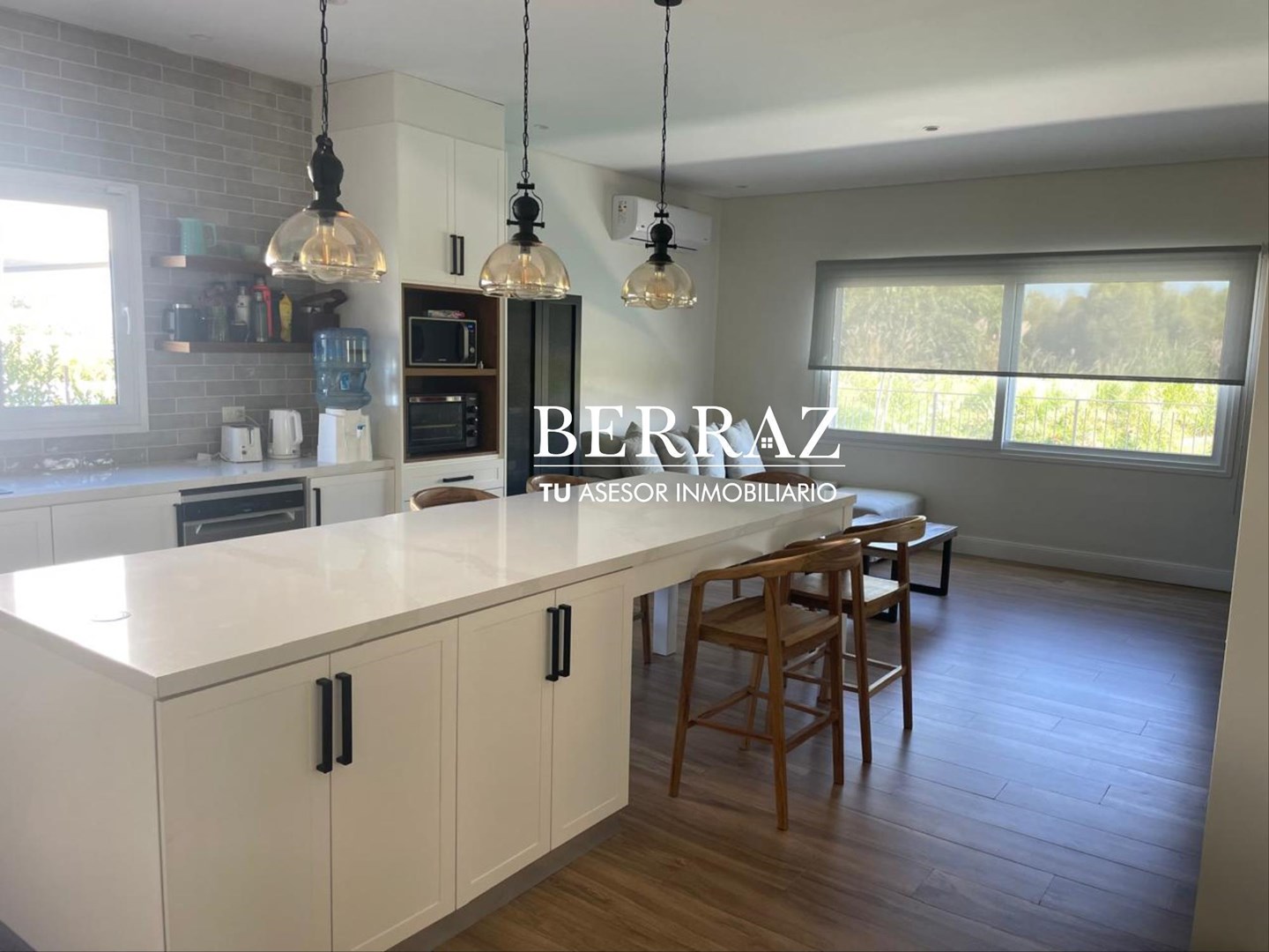 Casa Venta 5 Dormitorios Barrio La Calesa Lote de 1046 m2 Pilara Pilar