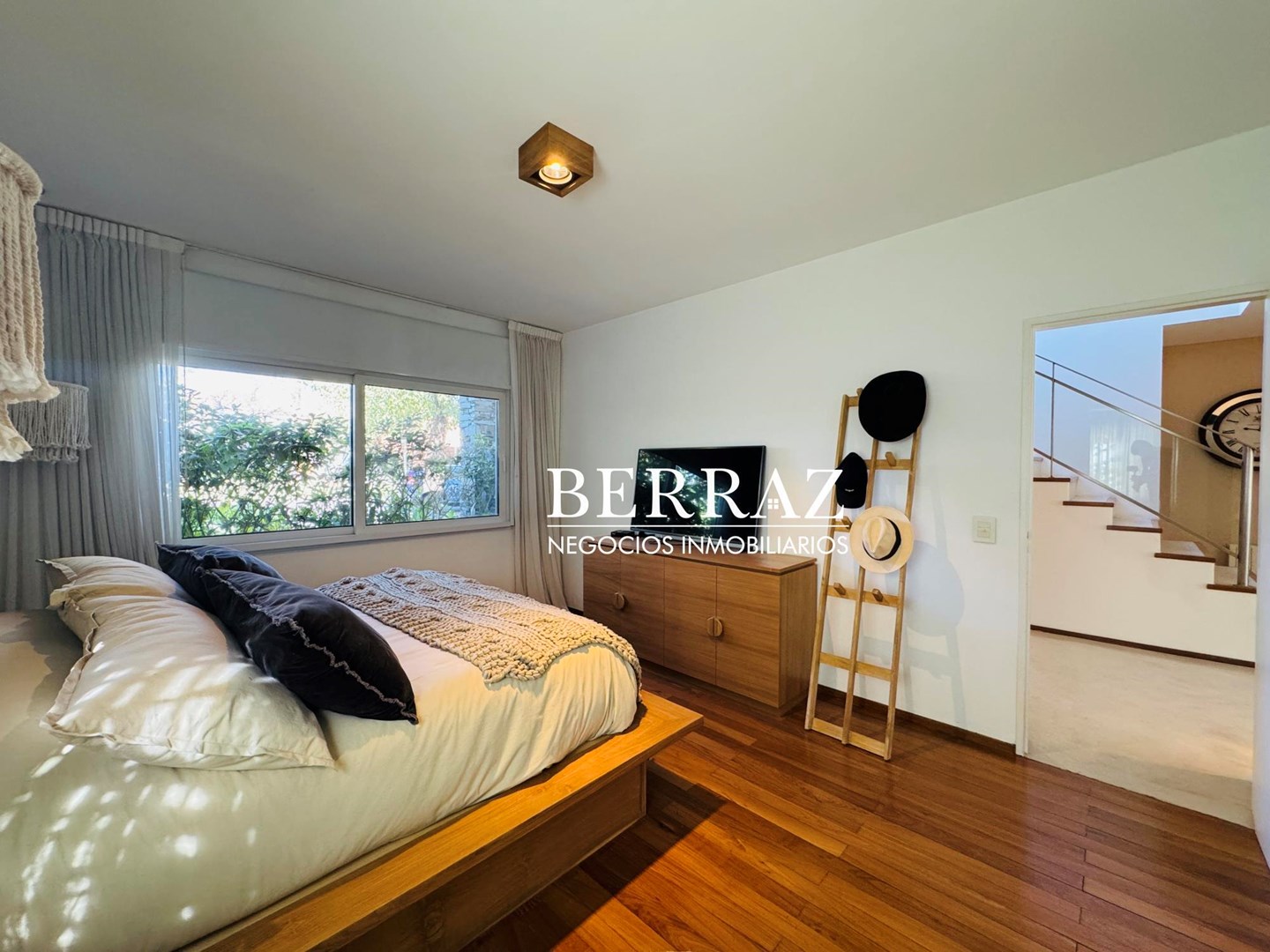  Casa Venta 5 Dormitorios Ayres del Pilar Lote de 1037 m2 Pilar