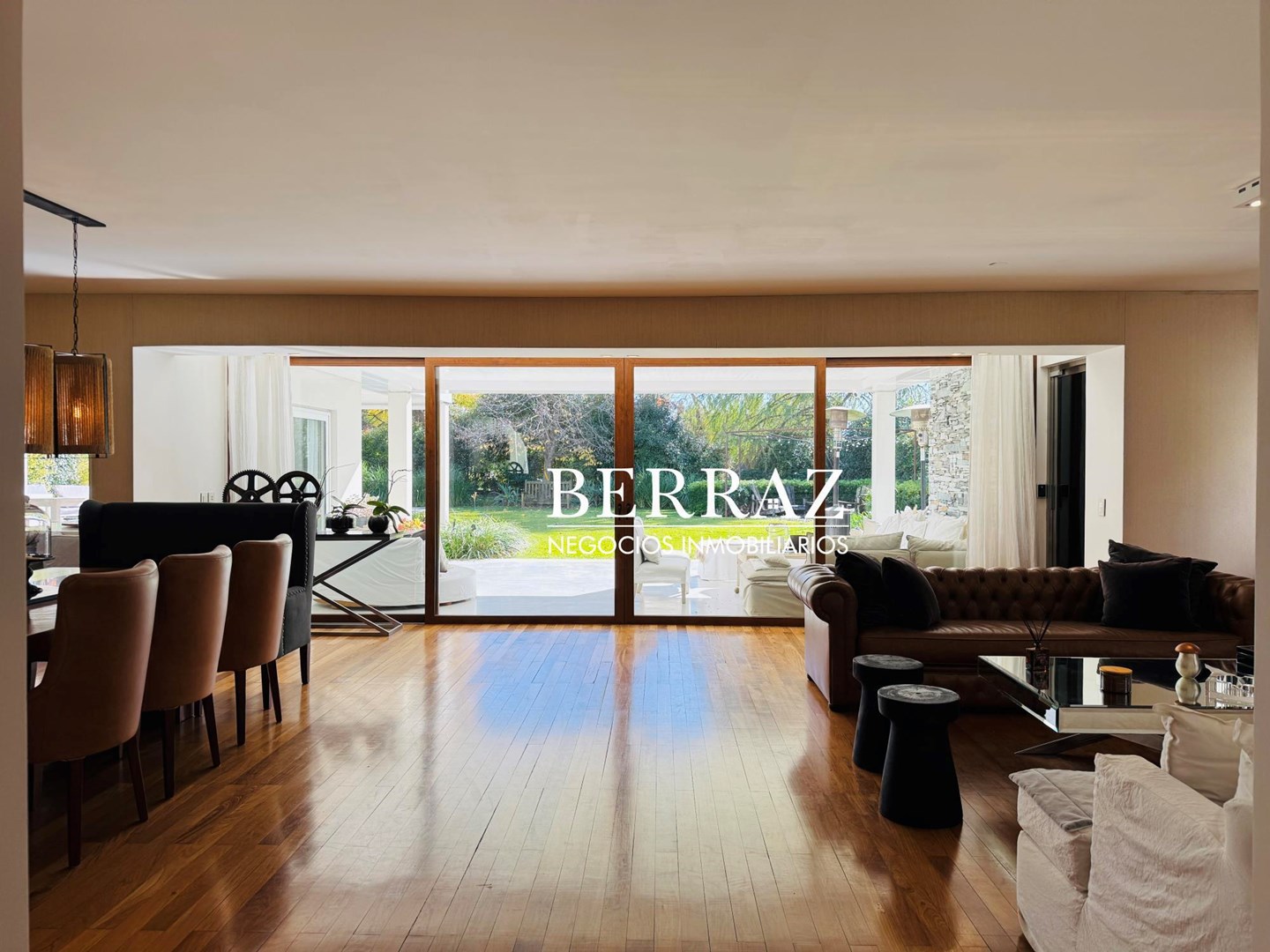  Casa Venta 5 Dormitorios Ayres del Pilar Lote de 1037 m2 Pilar