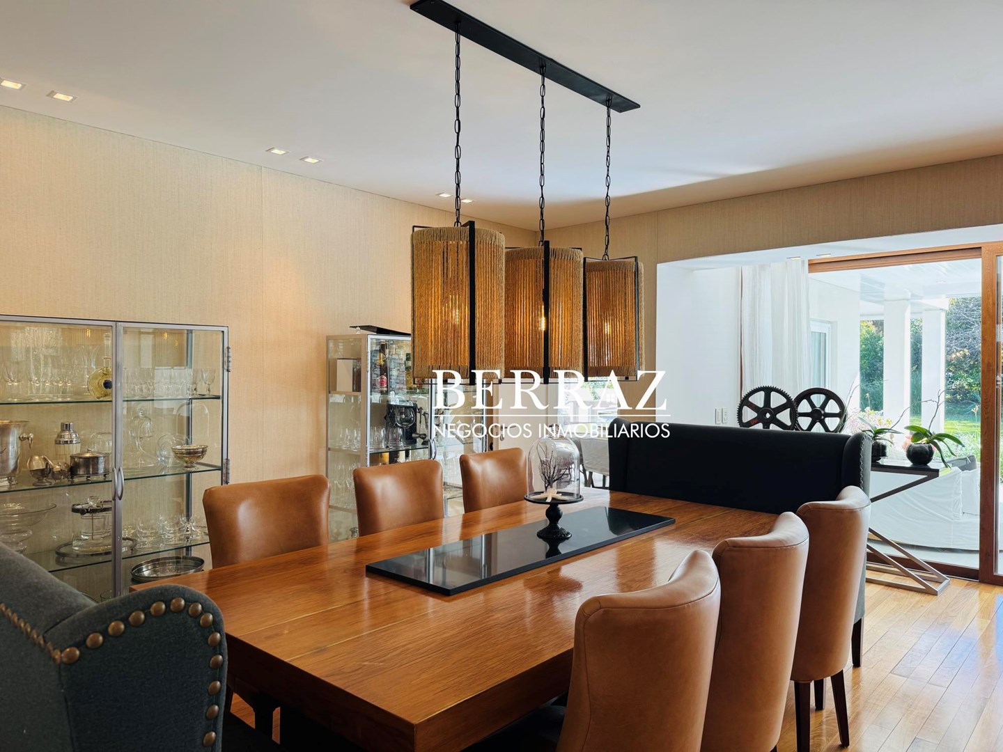  Casa Venta 5 Dormitorios Ayres del Pilar Lote de 1037 m2 Pilar