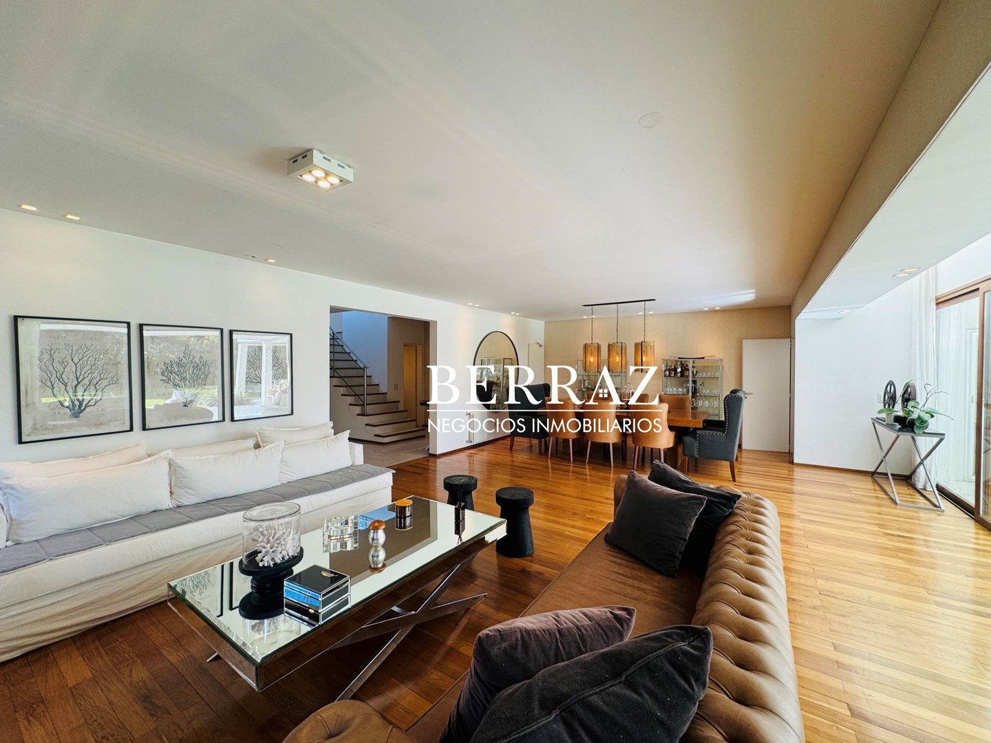  Casa Venta 5 Dormitorios Ayres del Pilar Lote de 1037 m2 Pilar