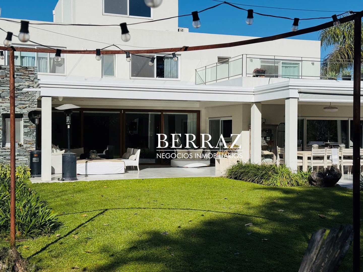  Casa Venta 5 Dormitorios Ayres del Pilar Lote de 1037 m2 Pilar