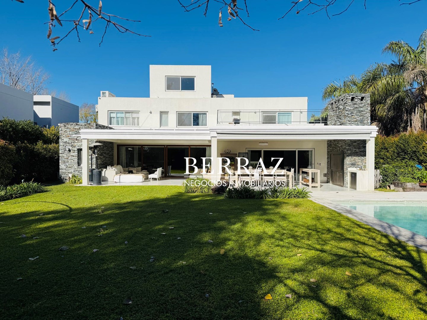  Casa Venta 5 Dormitorios Ayres del Pilar Lote de 1037 m2 Pilar