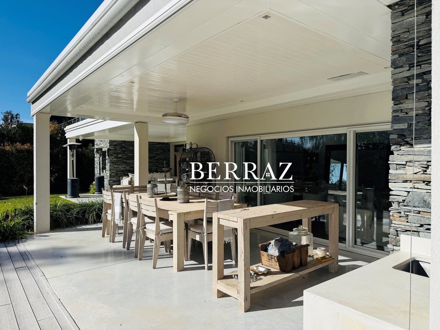  Casa Venta 5 Dormitorios Ayres del Pilar Lote de 1037 m2 Pilar