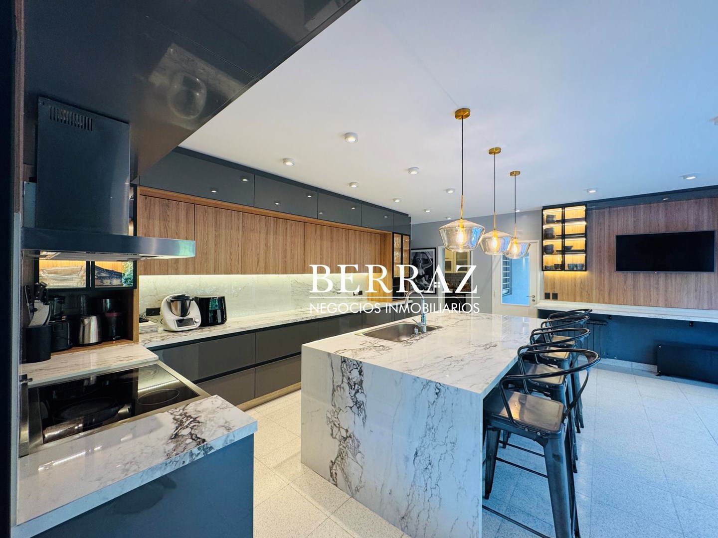  Casa Venta 5 Dormitorios Ayres del Pilar Lote de 1037 m2 Pilar