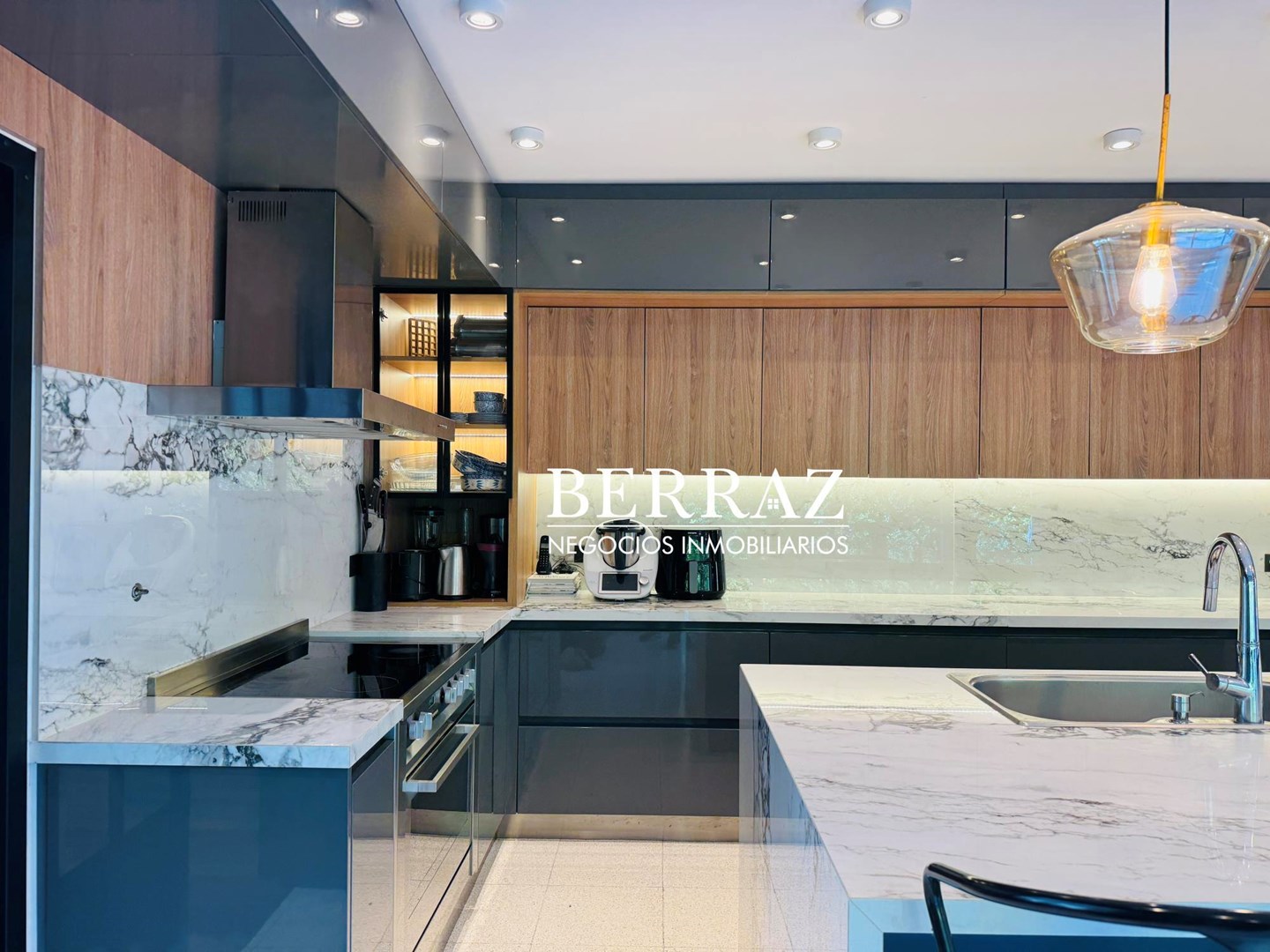  Casa Venta 5 Dormitorios Ayres del Pilar Lote de 1037 m2 Pilar