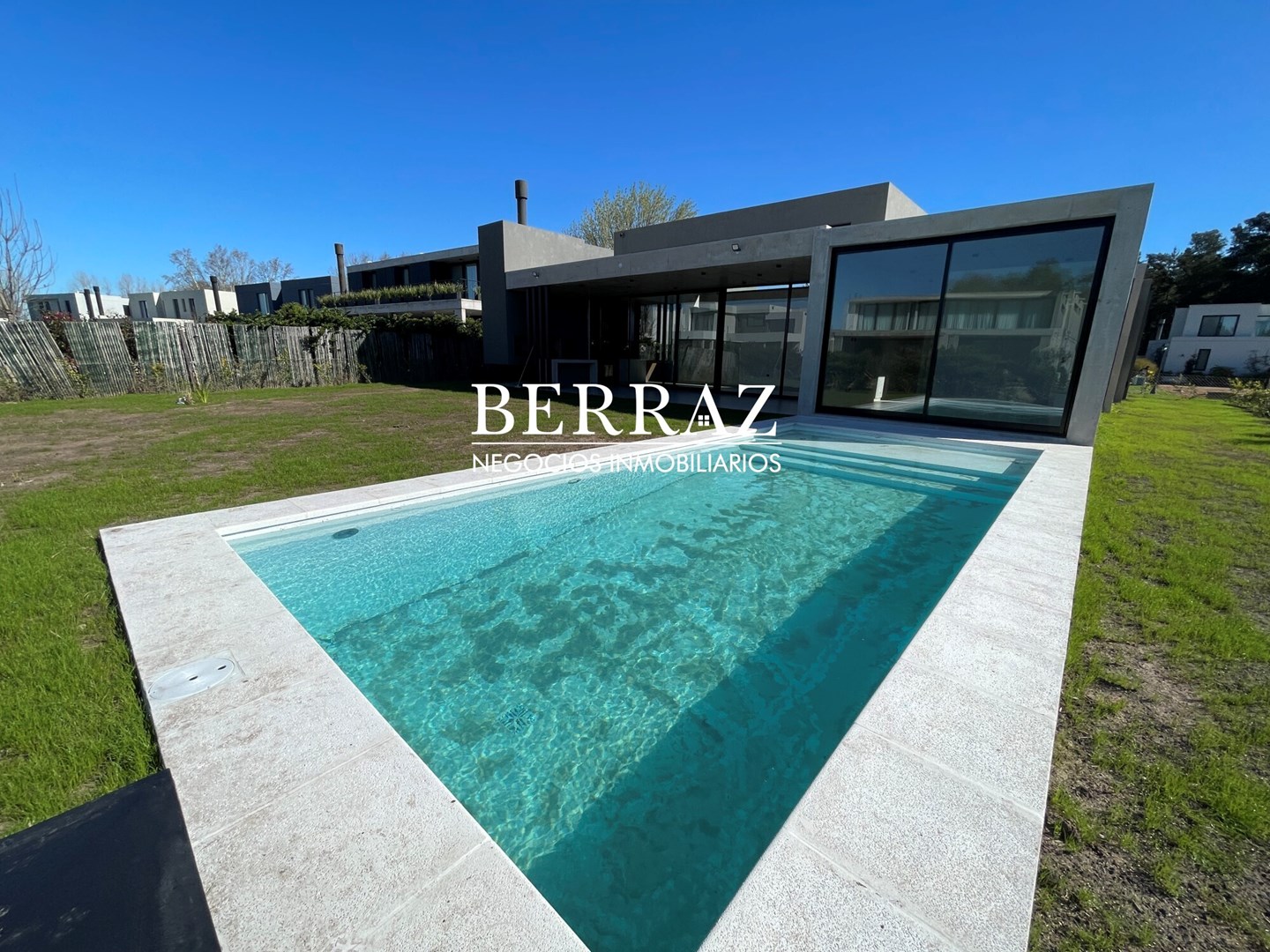 Casa Venta 3 Dormitorios Barrio La Calesa Lote de 955 m2 Pilará Pilar