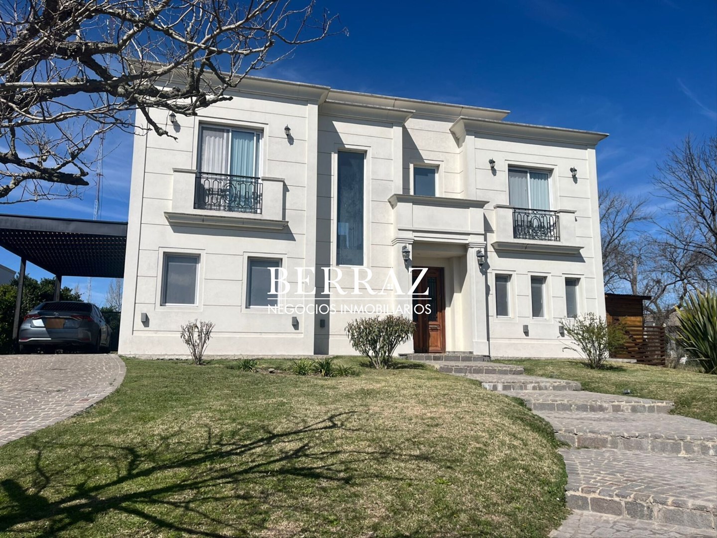 Casa Venta 4 Dormitorios Barrio Santa Guadalupe Lote de 735 m2 Pilar del Este