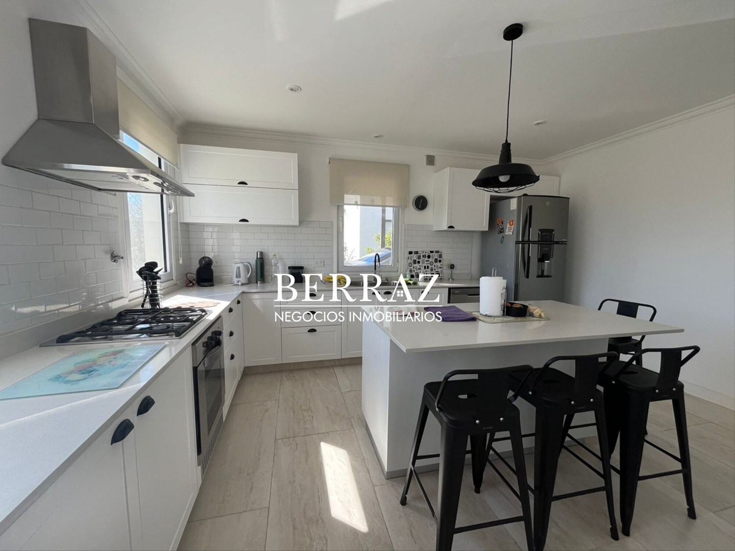 Casa Venta 4 Dormitorios Barrio Santa Guadalupe Lote de 735 m2 Pilar del Este
