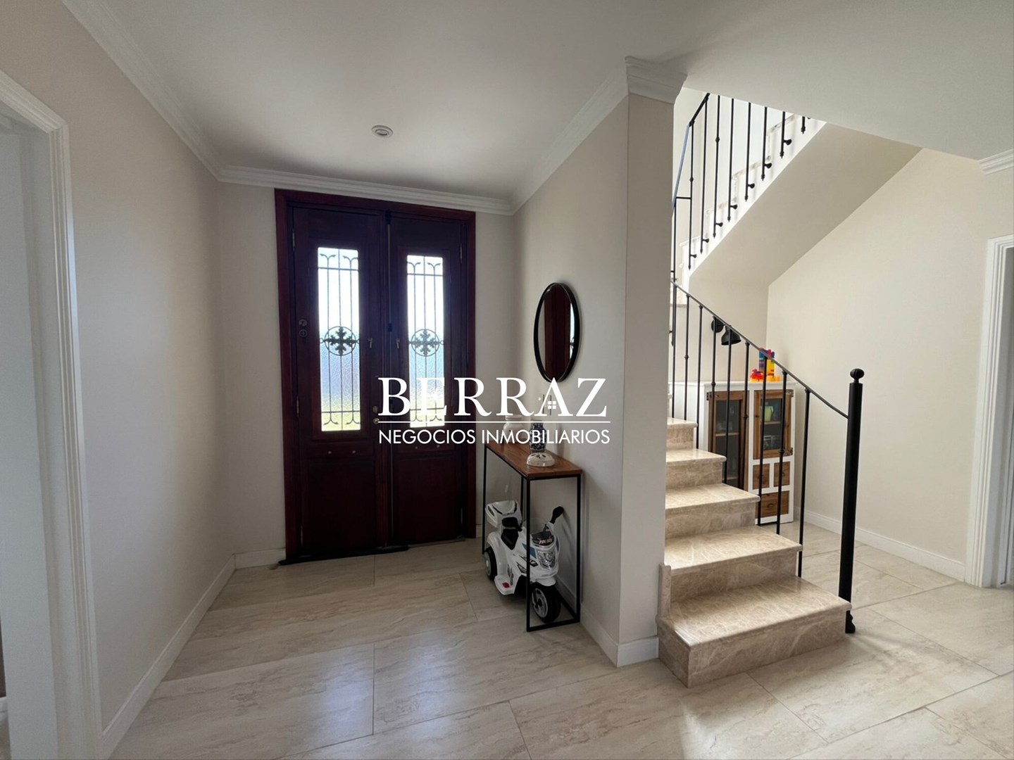 Casa Venta 4 Dormitorios Barrio Santa Guadalupe Lote de 735 m2 Pilar del Este