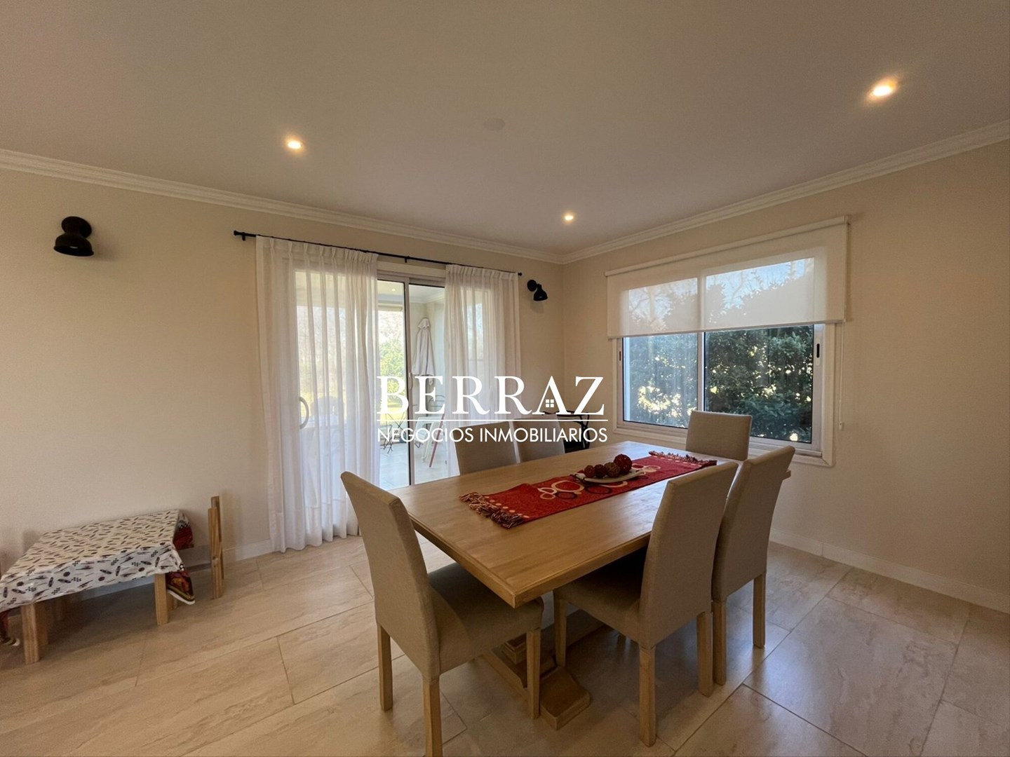 Casa Venta 4 Dormitorios Barrio Santa Guadalupe Lote de 735 m2 Pilar del Este