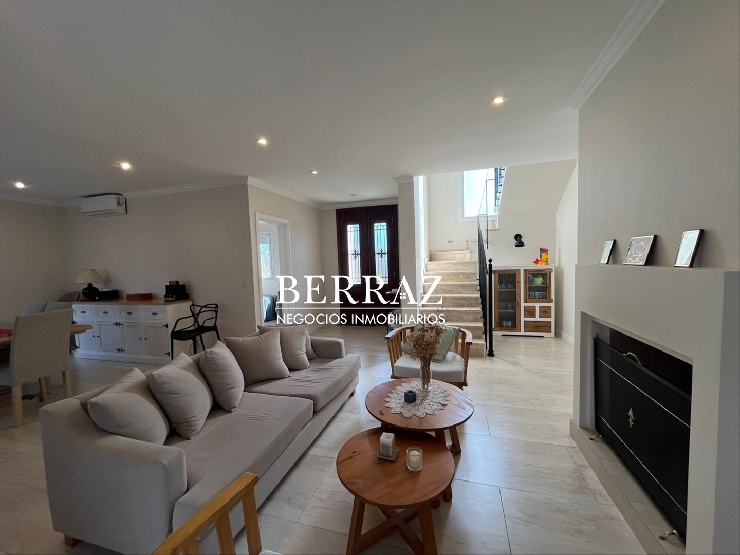 Casa Venta 4 Dormitorios Barrio Santa Guadalupe Lote de 735 m2 Pilar del Este