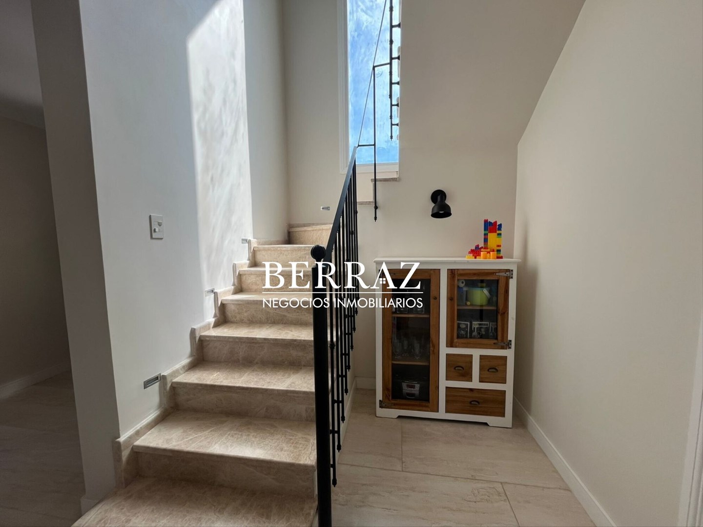 Casa Venta 4 Dormitorios Barrio Santa Guadalupe Lote de 735 m2 Pilar del Este