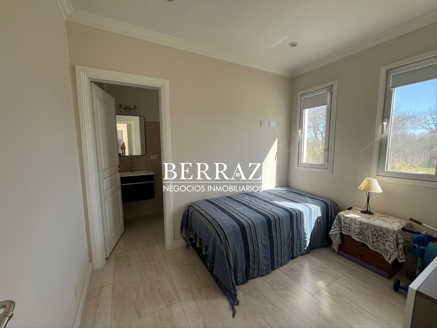 Casa Venta 4 Dormitorios Barrio Santa Guadalupe Lote de 735 m2 Pilar del Este