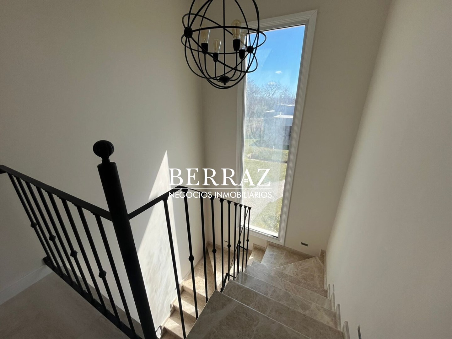 Casa Venta 4 Dormitorios Barrio Santa Guadalupe Lote de 735 m2 Pilar del Este