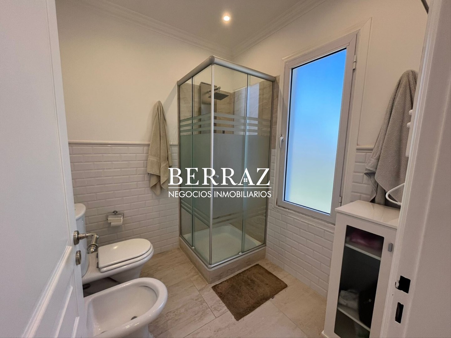 Casa Venta 4 Dormitorios Barrio Santa Guadalupe Lote de 735 m2 Pilar del Este