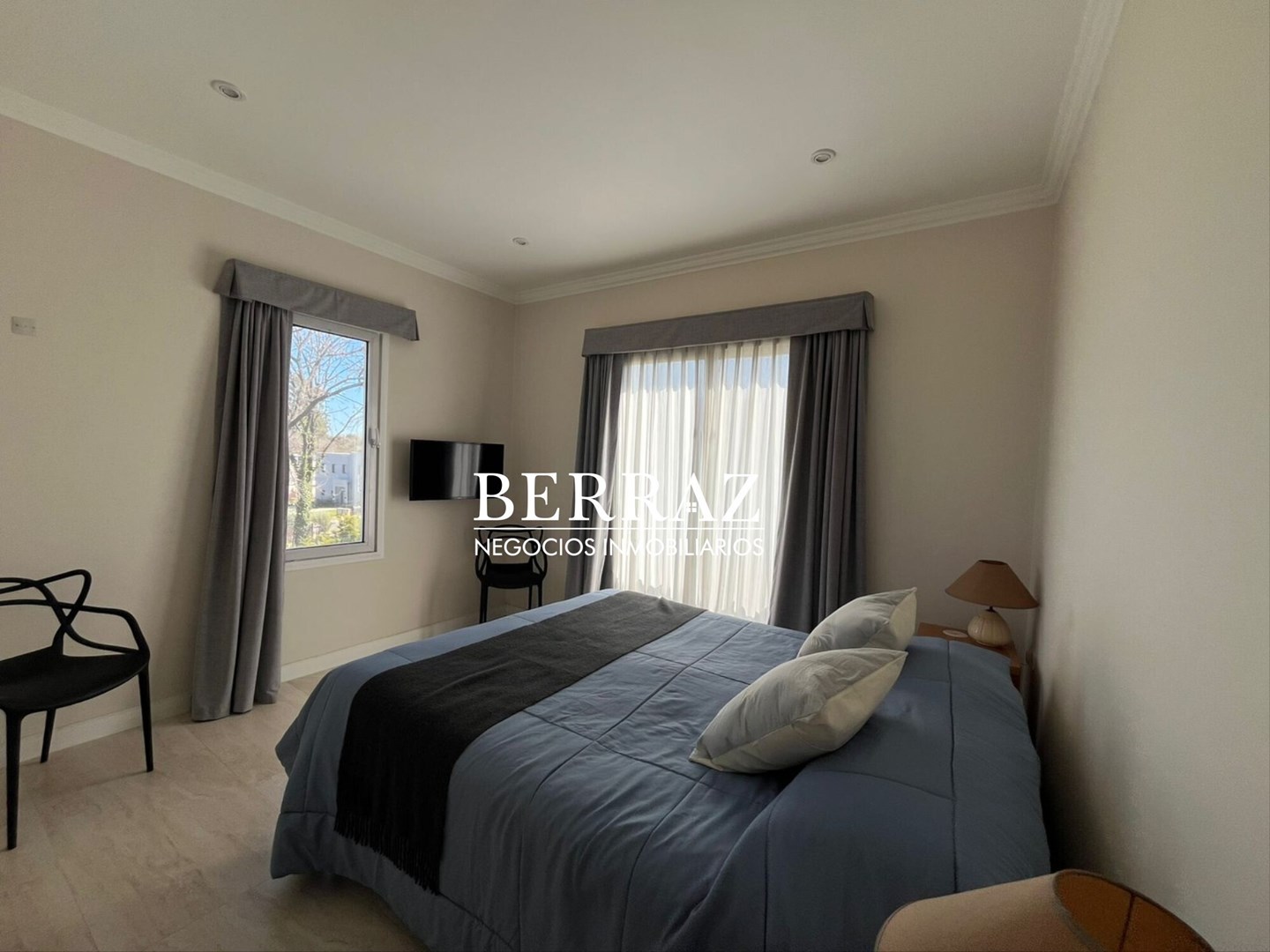 Casa Venta 4 Dormitorios Barrio Santa Guadalupe Lote de 735 m2 Pilar del Este