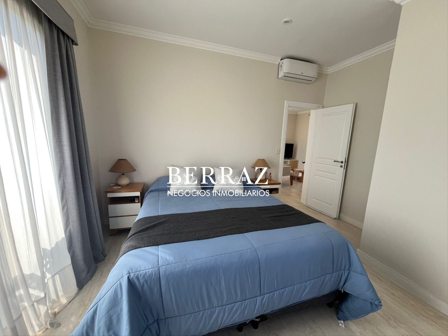 Casa Venta 4 Dormitorios Barrio Santa Guadalupe Lote de 735 m2 Pilar del Este
