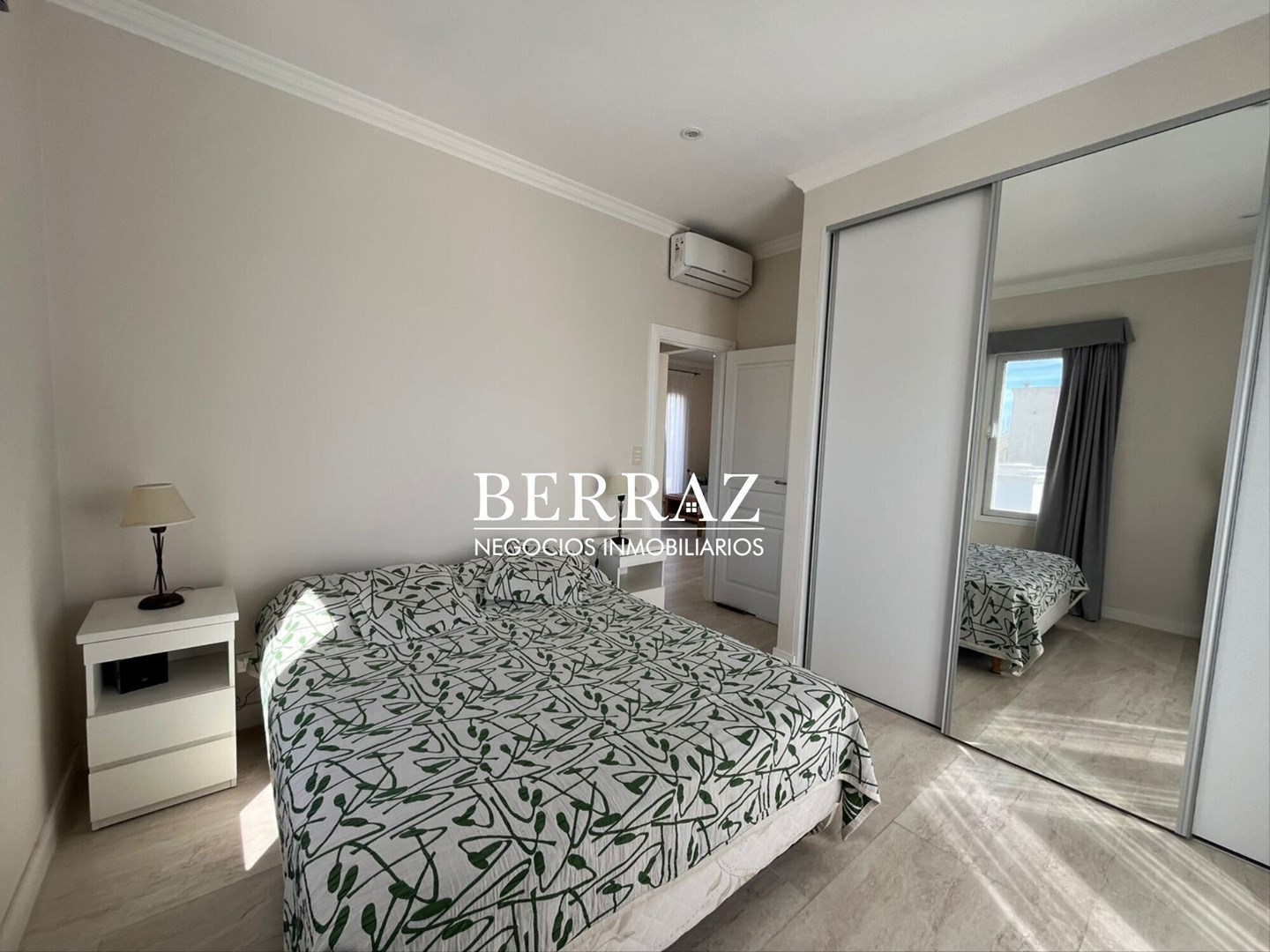Casa Venta 4 Dormitorios Barrio Santa Guadalupe Lote de 735 m2 Pilar del Este
