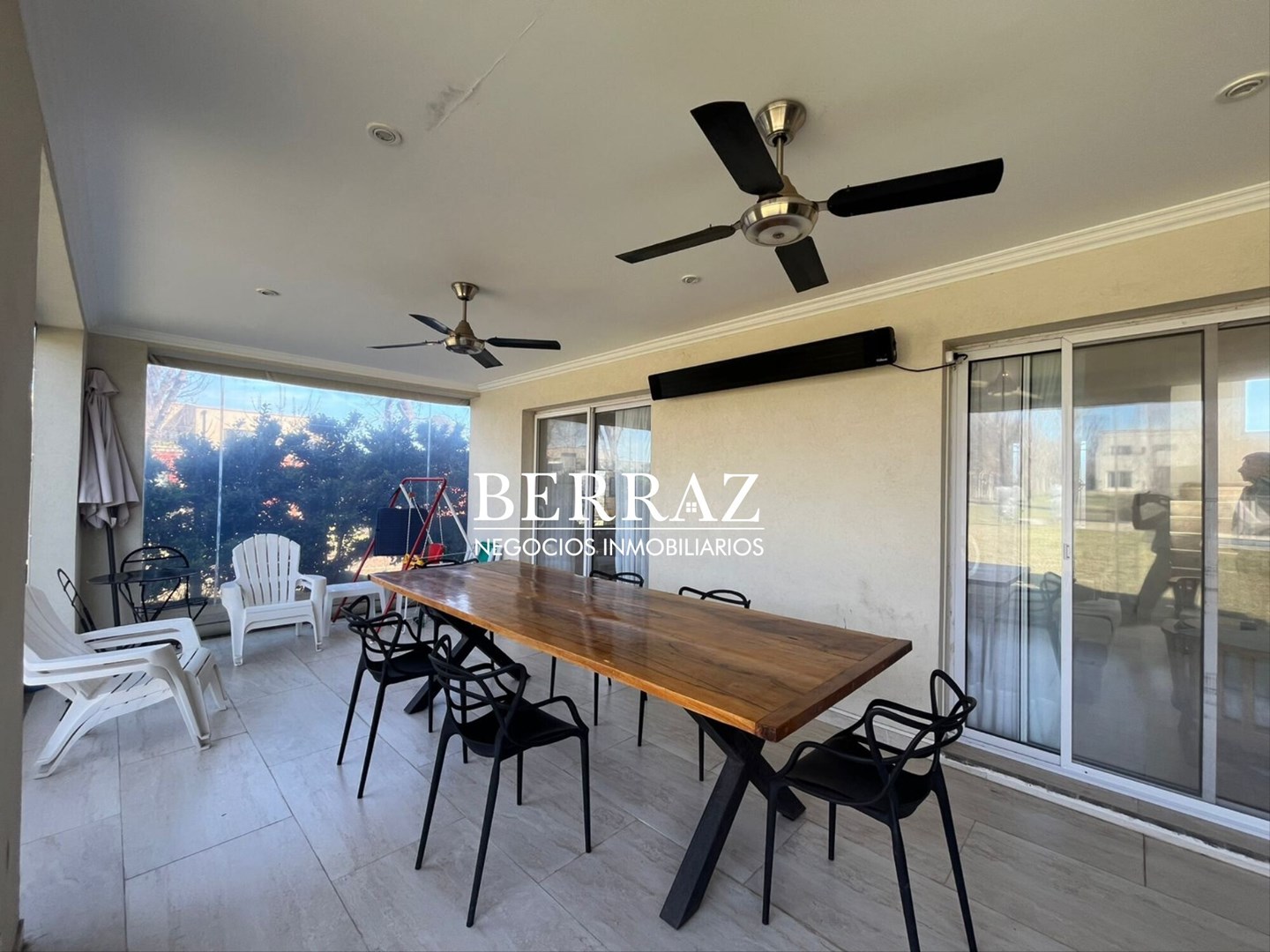 Casa Venta 4 Dormitorios Barrio Santa Guadalupe Lote de 735 m2 Pilar del Este