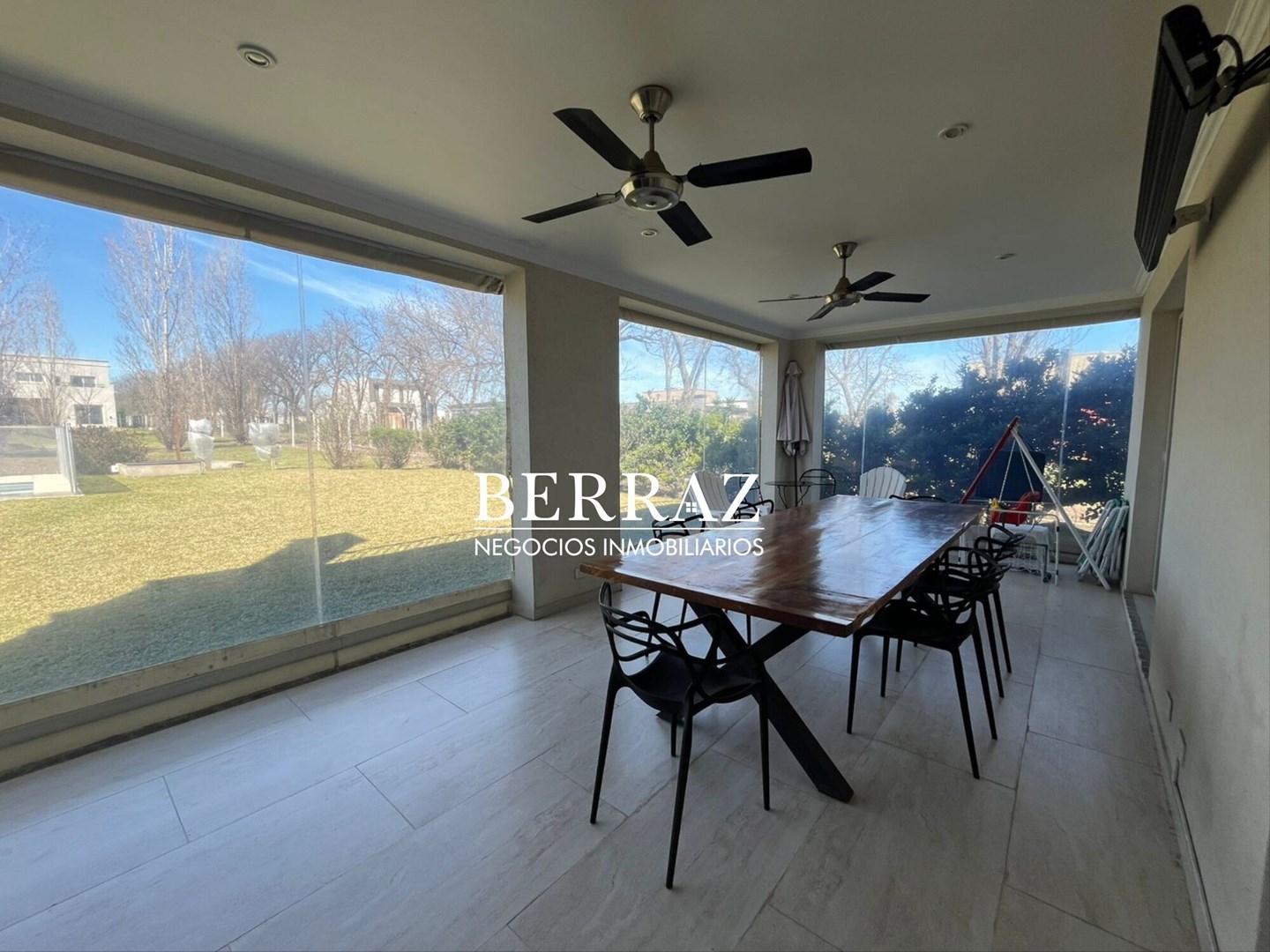 Casa Venta 4 Dormitorios Barrio Santa Guadalupe Lote de 735 m2 Pilar del Este