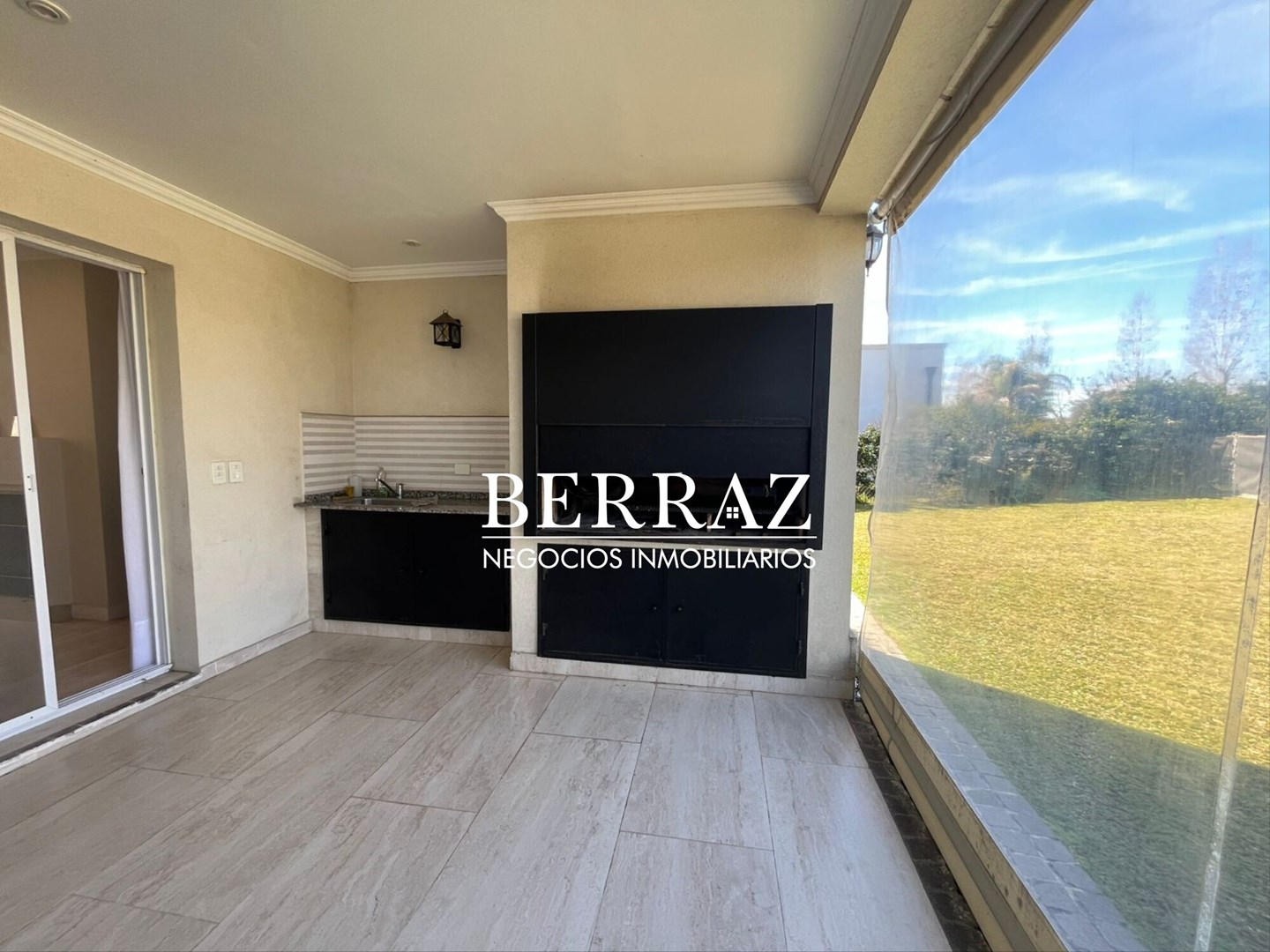 Casa Venta 4 Dormitorios Barrio Santa Guadalupe Lote de 735 m2 Pilar del Este