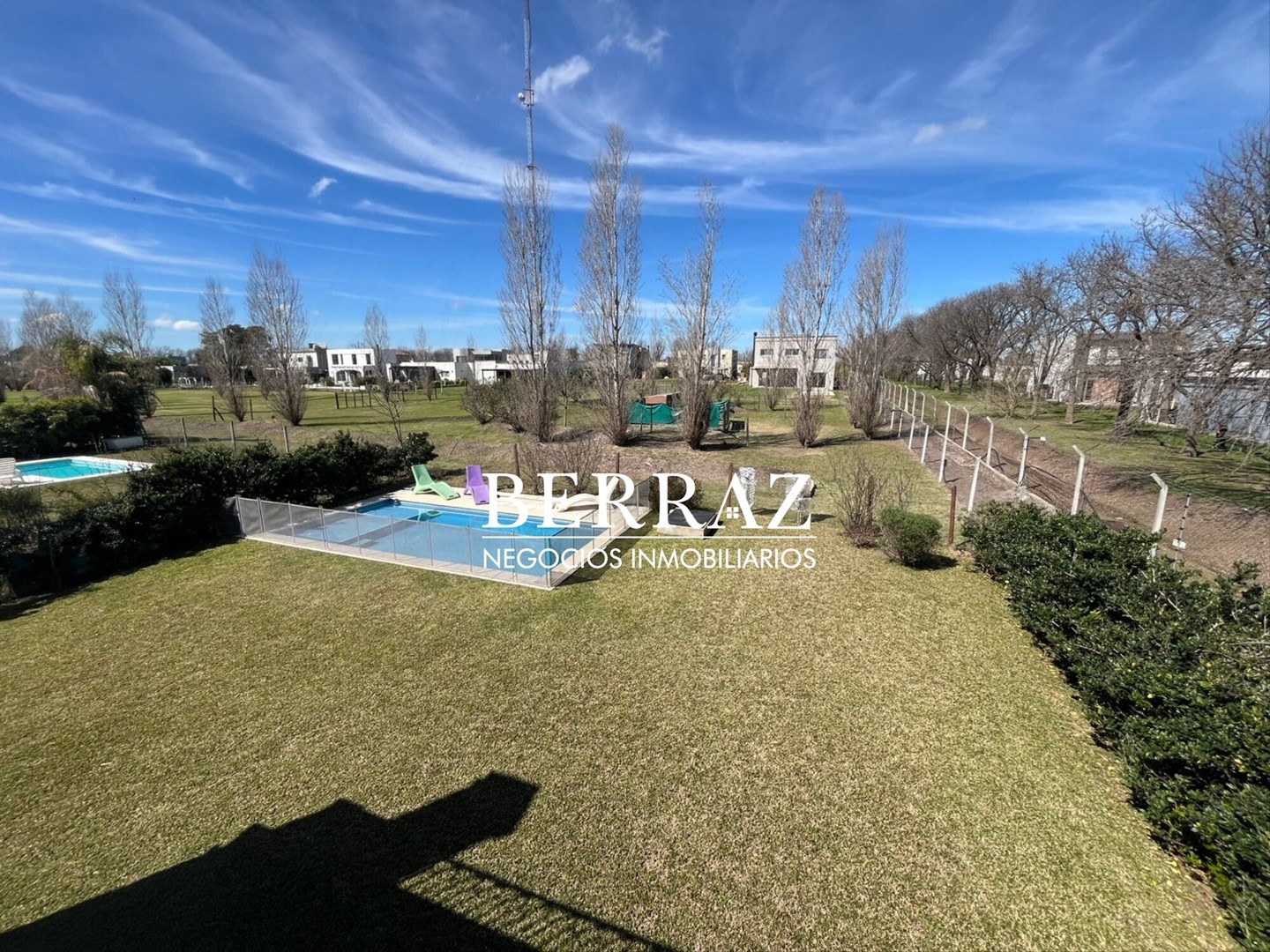 Casa Venta 4 Dormitorios Barrio Santa Guadalupe Lote de 735 m2 Pilar del Este
