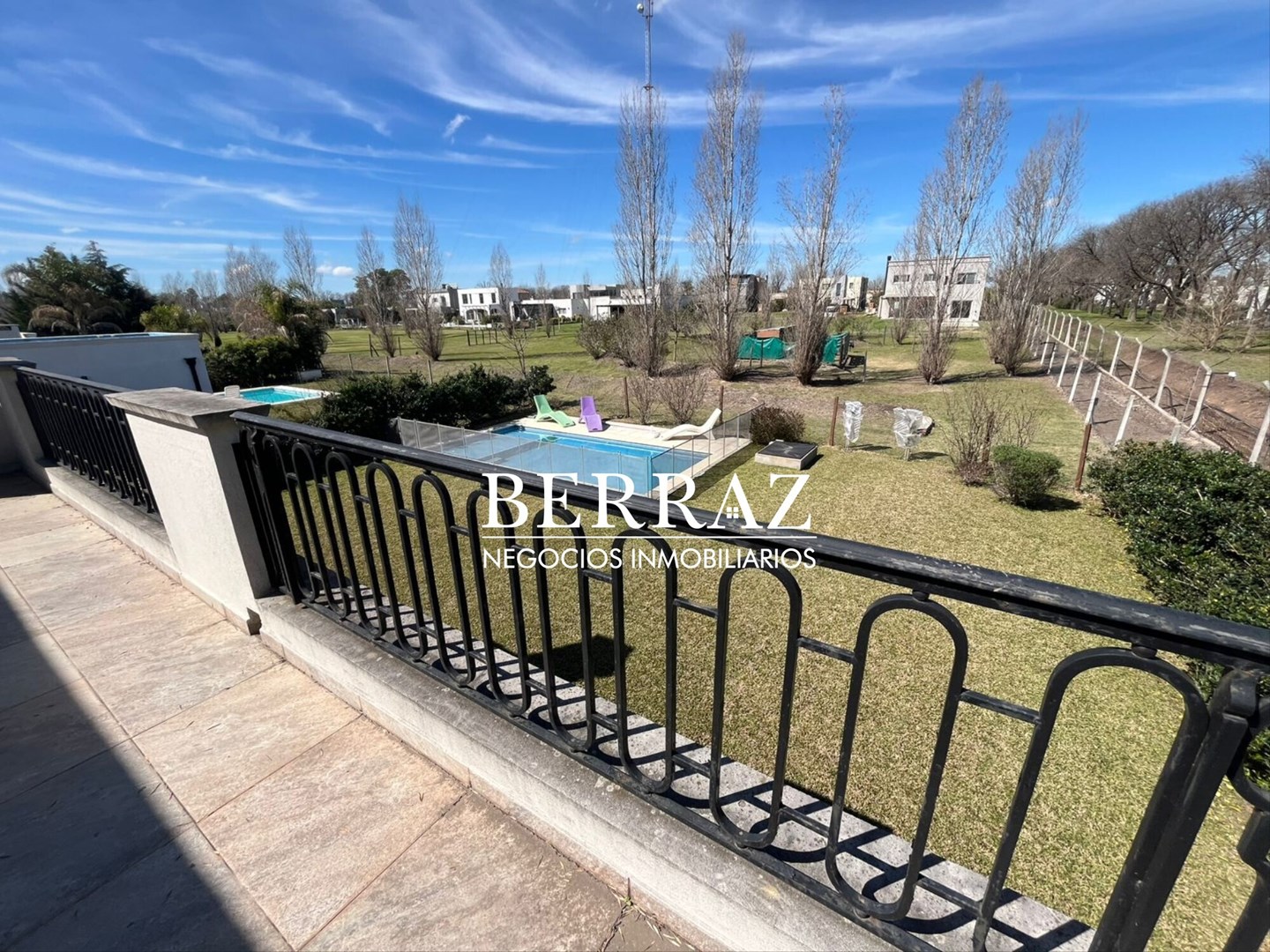 Casa Venta 4 Dormitorios Barrio Santa Guadalupe Lote de 735 m2 Pilar del Este