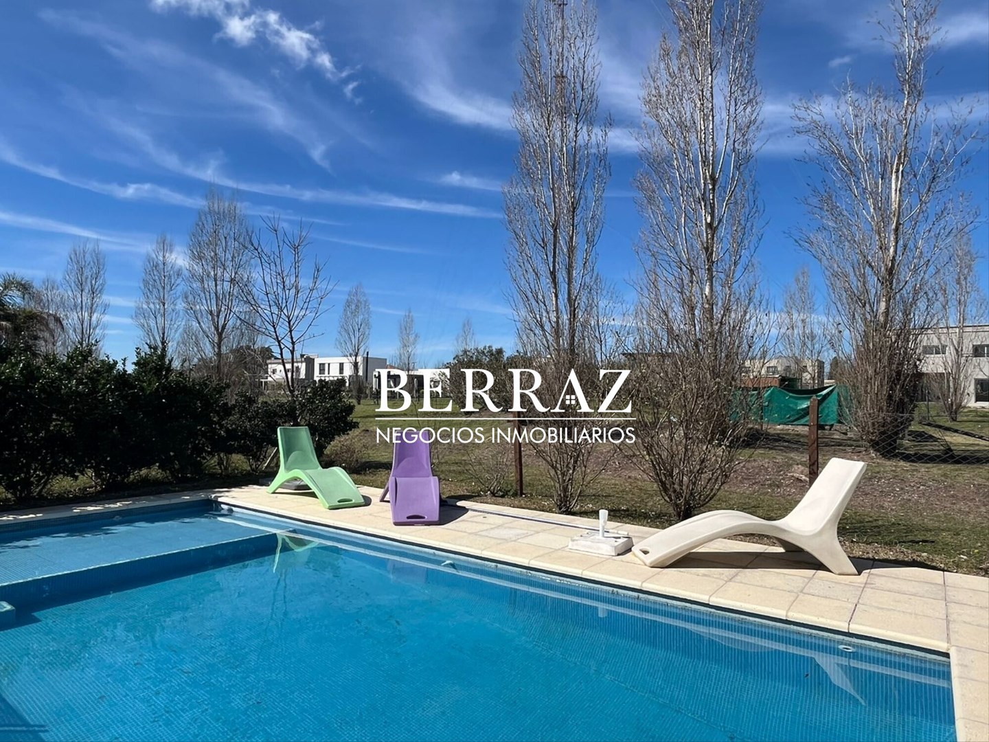 Casa Venta 4 Dormitorios Barrio Santa Guadalupe Lote de 735 m2 Pilar del Este