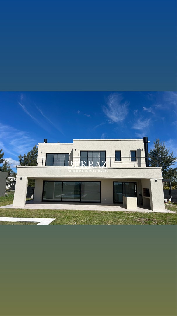  ¡OPORTUNIDAD EN EL NAUDIR! Los dueños financian una parte | Casa de 3 dormitorios en suite con vista