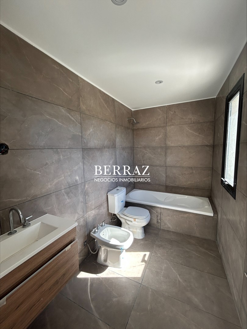  ¡OPORTUNIDAD EN EL NAUDIR! Los dueños financian una parte | Casa de 3 dormitorios en suite con vista