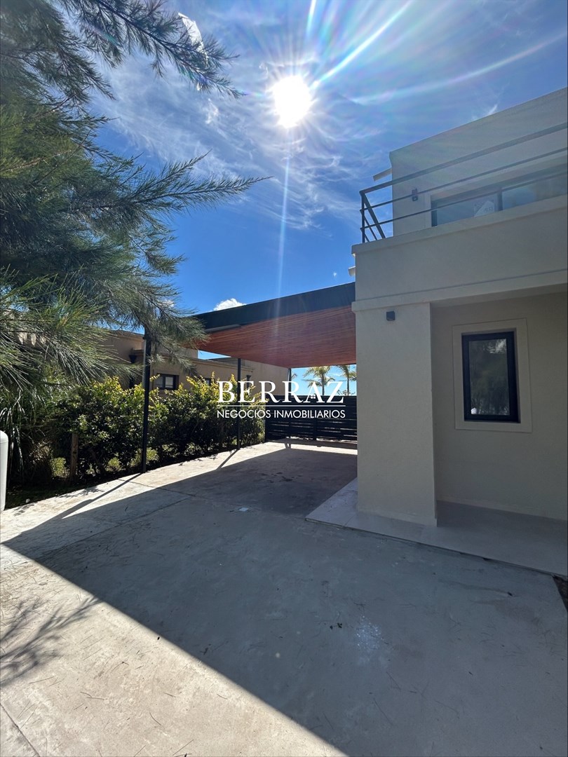  ¡OPORTUNIDAD EN EL NAUDIR! Los dueños financian una parte | Casa de 3 dormitorios en suite con vista