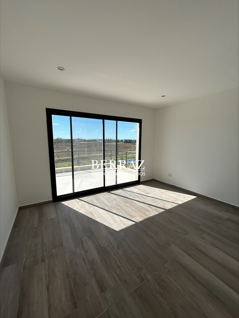  ¡OPORTUNIDAD EN EL NAUDIR! Los dueños financian una parte | Casa de 3 dormitorios en suite con vista